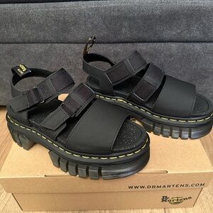 Doc martens Ricki 3 strap sandal black brand new size 7.0 women’s